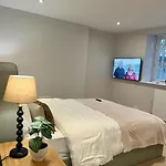 New Flat In Holland Park