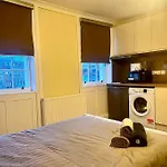 C.London, Zone 1. Double Studio, Moments From Oxford St