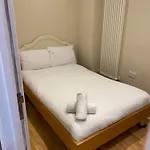Spacious 3-Bed Apartment In Central London