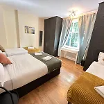 Charming 2 Bedroom Flat In Kensington High Street
