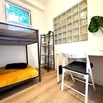 Spacious 2-Bed House 20 Mins From Central London