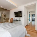 Stunning 3 Bedroom, 3 Bathroom Duplex With Terrace