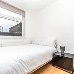 Bright Guest House In Hackney