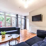 Bright Guest House In Hackney