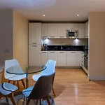 Modern Apartment In Central London By River Thames