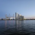 Luxury Apartment In Canary Wharf