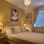 Three Bedroom Apartment By Beautiful Park