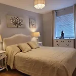 Three Bedroom Apartment By Beautiful Park
