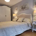 Three Bedroom Apartment By Beautiful Park