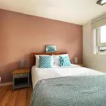 Tom Place In Mile End - 2 Double Beds, 1 Bunk Bed, Max 6, Spacious, Ideal For Families