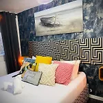 R2 Superking Sized Bed & 65\