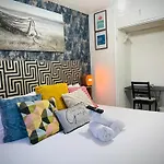 R2 Superking Sized Bed & 65\