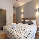 In Style Studio Apartment Close To Everything