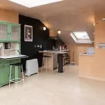 Stunning Studio Loft In Brixton, London