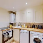Cozy 1 Bedroom Flat In Walham Green