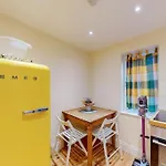 Cozy 1 Bedroom Flat In Walham Green