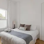 Superb Two Bedroom Flat In Little Venice