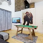 Modern 4-Bedroom Apartment In Fulham, London