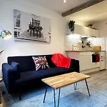 Kensington Studio Hosted By Airoperate Near Notting Hill - 1 Double Bed , 1 Sofa Bed, Ground Floor Apartment Via Private Entrance