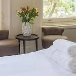 Lovely Chelsea Home Near The Thames By Underthedoormat