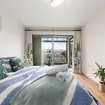 Modern Spacious 1 Bedroom Flat In Camden