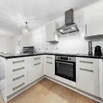 Modern Spacious 1 Bedroom Flat In Camden