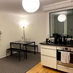Spacious Room With City Skyline Views Close To London Eye