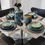 Luxurious Evergreen Flat Sleeps 4