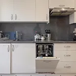 Beautiful 1 Bedroom Flat Close To City Centre