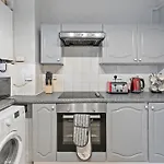 3 Bedroom Flat Near Finsbury Park, Manor House Station