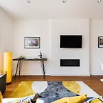Bright And Modern Earls Court Gem