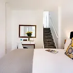 Bright And Modern Earls Court Gem