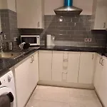 Private 2 Bed Flat Close To Excel & City Airport