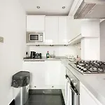 Lovely One Bedroom In The Heart Of London