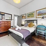 Quiet 2X Bedroom Victorian Terrace Flat + Garden