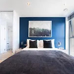 Top Floor Apt - 2 Bed/2 Bath + Private Balcony