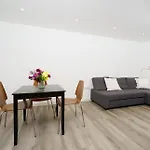 Modern Apartment In South West London