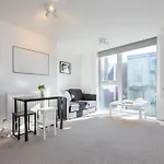 Bright & Airy 1 Bedroom Apartment In Trendy Peckham