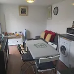 Cosy London holiday Home (Near O2 arena)