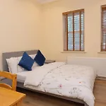 Evergreen Apartments- Flat 1, London
