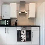 Hammersmith - 2 Bedroom Flat