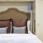 Hyde Park Hideaway Sleeps 6