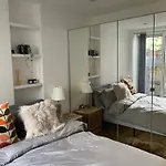 Stylish Garden Flat