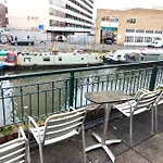 Apartment With Canal View In Broadway Market