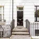 2-Bedroom Split-Level Apartment In Notting Hill