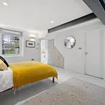 Cosy, Calm Camden Square Studio