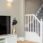 Fantastic Multilevel 3Br, Vibrant Angel, 5Min Tube