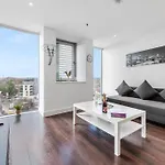 New Apartment 20 Mins From Waterloo London Bp36
