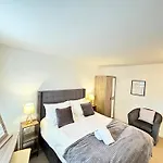 The Heart Of Kensington Mews - 3 Bedrooms House-Private Entrance-Hyde Park Walk Away-Green Park 9 Minutes Underground- The Best Of London With Glamour Of Kensington