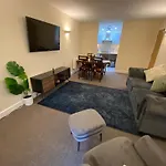 Stunning 2-Bed Apartment In London